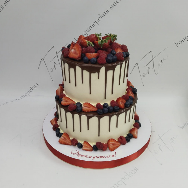 Торт с ягодами для выпускного - 938 на заказ в Москве, купить 6кг за 18000.00 ₽