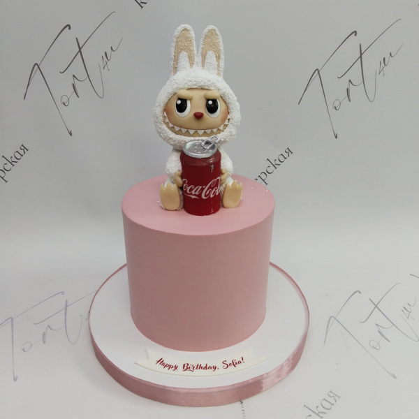 Торт Лабубу с колой для фаната - 5716 на заказ в Москве, купить 2кг за 7200.00 ₽