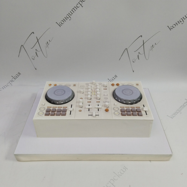 Торт DJ-пульт для музыканта - 1274 на заказ в Москве, купить 3кг за 14700.00 ₽