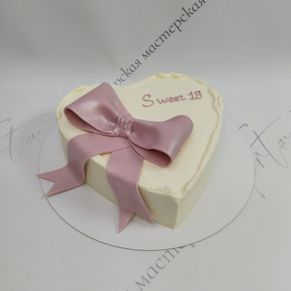 Торт Sweet 19 с розовым бантом - 6359 на заказ в Москве, купить 2кг за 6400.00 ₽