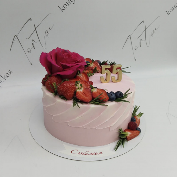 Торт с розой и ягодами на 55 лет - 1501 на заказ в Москве, купить 3кг за 9300.00 ₽