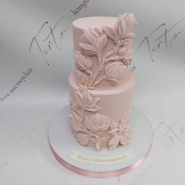 Торт с магнолиями для подруги - 6351 на заказ в Москве, купить 5кг за 15300.00 ₽