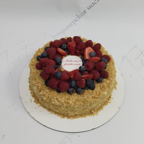 Торт с ягодами для учителя - 5604 на заказ в Москве, купить 2кг за 5600.00 ₽