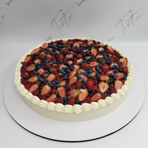 Торт с ягодами для свадьбы - 1747 на заказ в Москве, купить 13кг за 36800.00 ₽